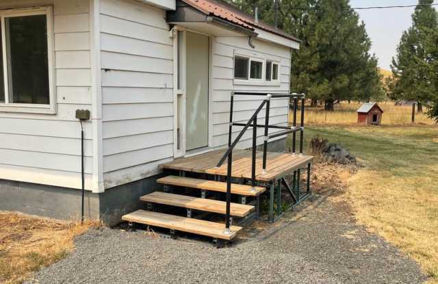 Rural Living & Pet Friendly! Gallery 1