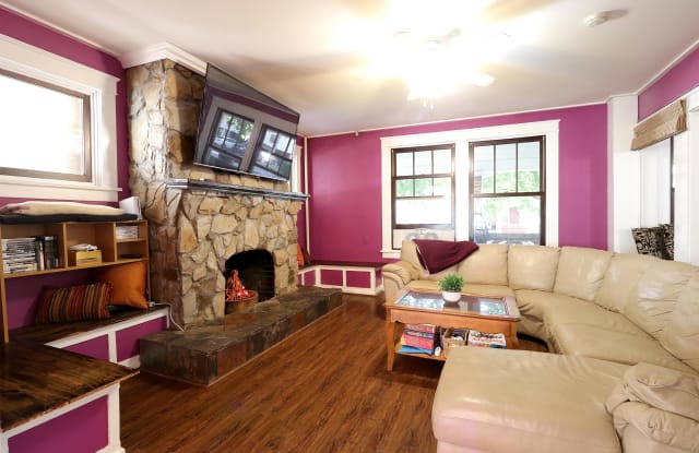 244 East Nittany Ave - Single Bed Gallery 3