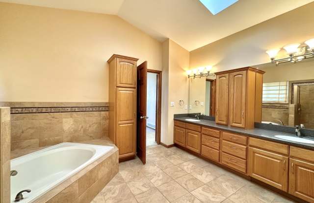 9882 South Spring Hill Place Gallery 2