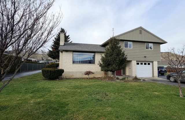 1312 N Western Ave photos photos