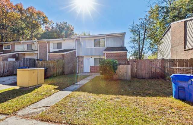 Move In Ready Townhome! - 5607 Darby Close, Portsmouth, VA 23703