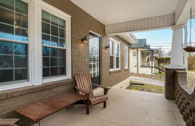 1304 Stratford Avenue Gallery 3