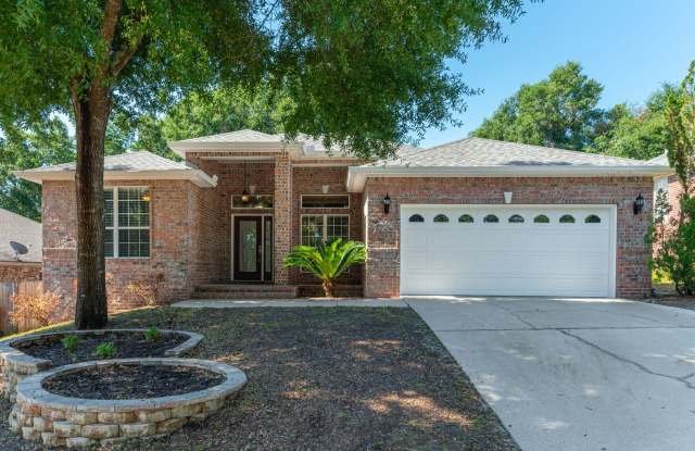 Upgrades galore! 4BR/2BA in ideal neighborhood!! - 203 Eleases Crossing, Crestview, FL 32539