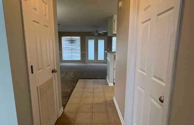 WAKEFIELD SUBDIVISION - Double Garage!  GRANITE COUNTERTOPS. Gallery 4