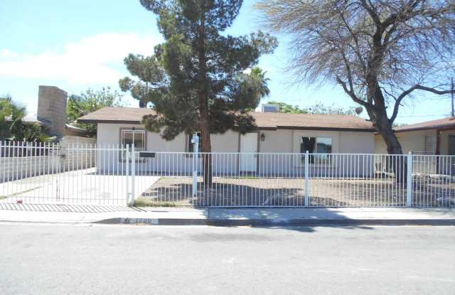 Amazing Single Story Home with Separate Studio! Gallery 1