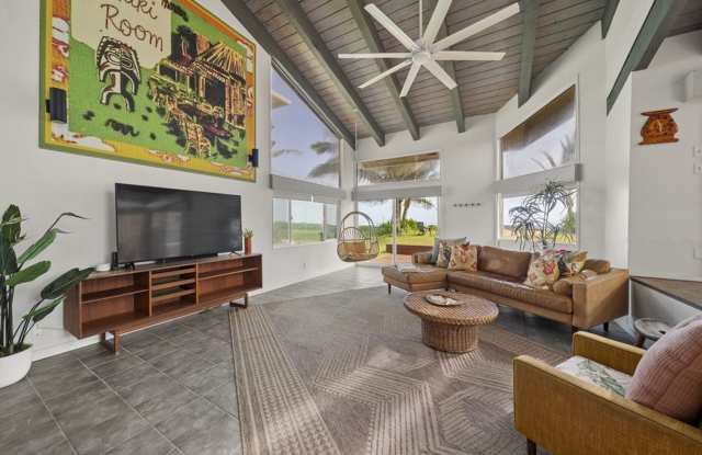Dolphin House: North Shore Escape w/ Direct Beach Access, Close to Turtle Bay Gallery 4
