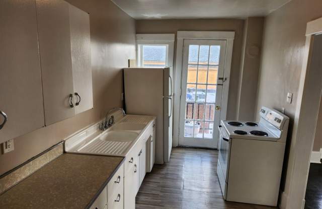 Large 2 -3 Bedroom Apartment in Heart of Beaver Falls! Central Air! NO APPLICATION FEE!! photos photos