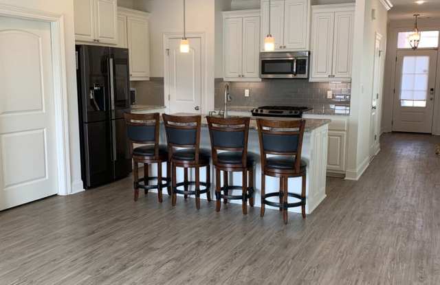 Home for Lease in Shadowbrook Lakes on the Lake. Gated community! 3BD/2.5BA + Loft Bonus Area Gallery 4