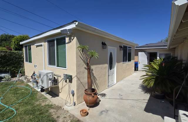 1819 N Frederic St photos photos