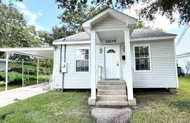 1806 Williams Street Gallery 1