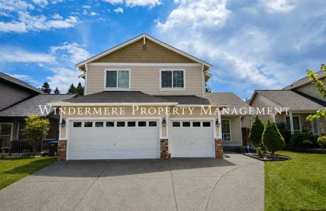 Bright and Spacious 4 Bedroom in Convenient CK location with fenced backyard and 3 car garage Gallery 1