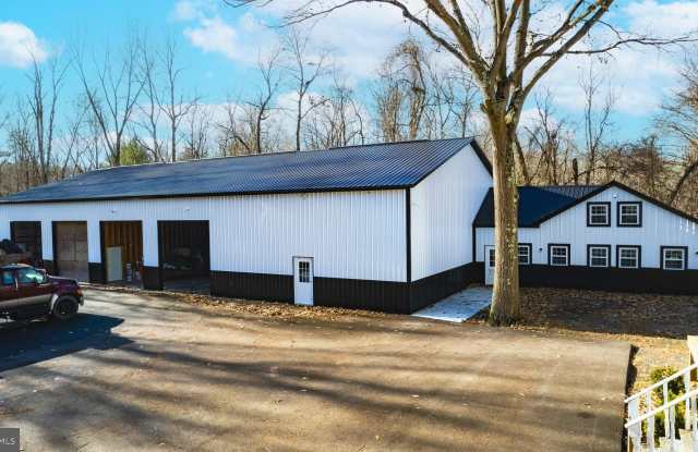 8067 CROOM ROAD Gallery 4