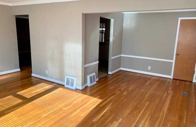 1441 Ballard Dr Gallery 3