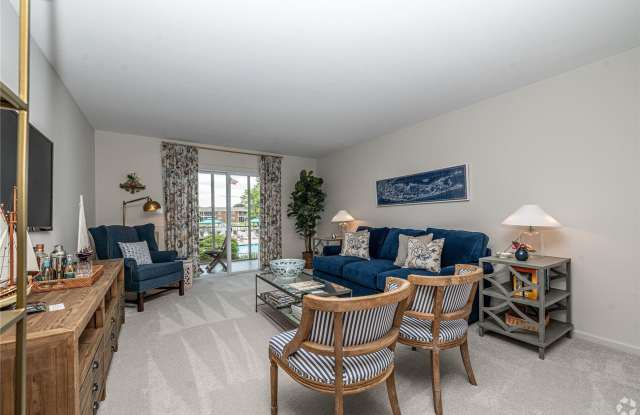 4 Commodore Lane - 4 Commodore Lane, West Babylon, NY 11704 4 Commodore Lane - 4 Commodore Lane, West Babylon, NY 11704