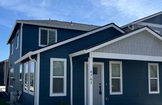 Newer Central Point 3 Bedroom / 2.5 Bath with views of the Table Rock photos photos