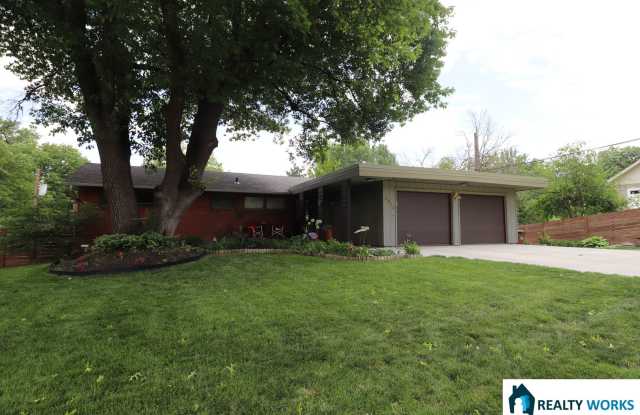 Beautiful Four Bed Two Bath Home photos photos