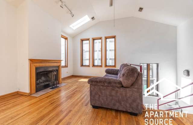 817 N Milwaukee Ave photos photos