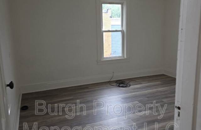 489 Norton Street Gallery 4