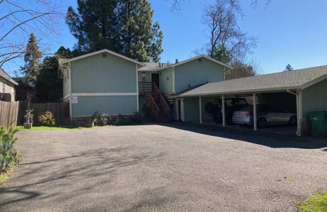 **Near Downtown Healdsburg!!** - 420 Fitch Street, Healdsburg, CA 95448 **Near Downtown Healdsburg!!** - 420 Fitch Street, Healdsburg, CA 95448
