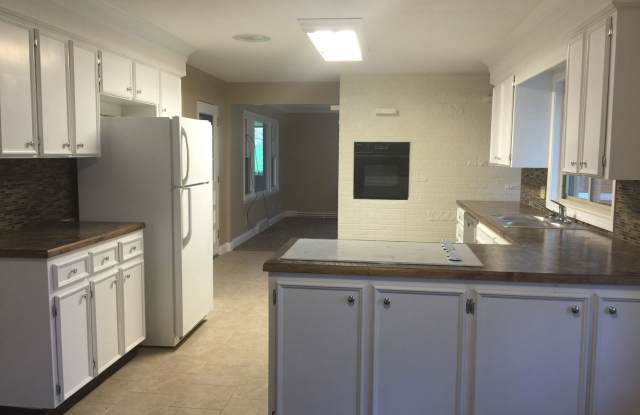 2218 Brookwood Dr Gallery 3