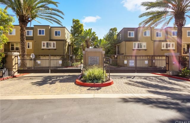 4 Bluefin Court - 4 Bluefin Court, Newport Beach, CA 92663