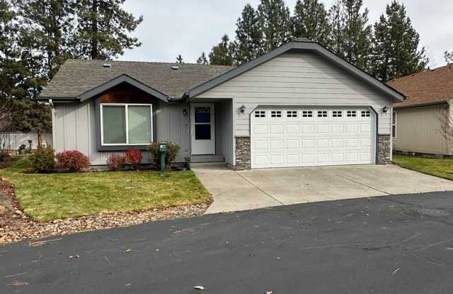 3 Bedroom / 2 Bathroom Home in The Gated Troutcreek Village in Sisters - 638 North Tam Rim Drive, Sisters, OR 97759