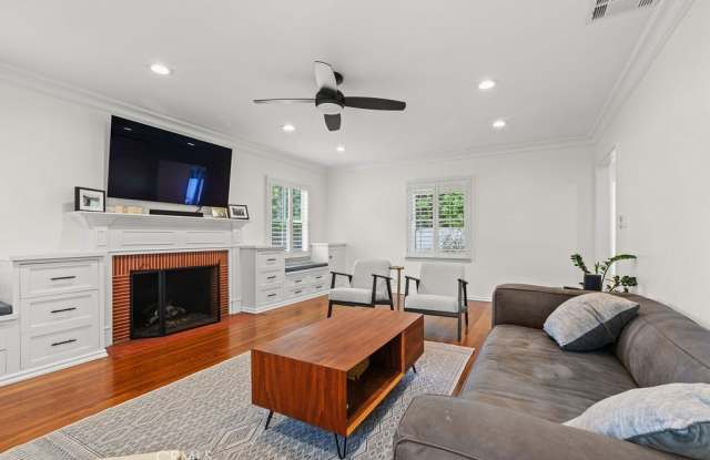 2450 Bonnie Brae Gallery 2