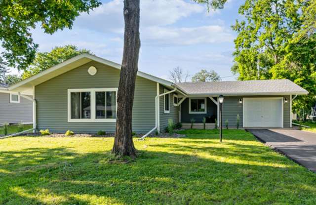 Single Family Home - Great location! - 909 Girard Street, Hudson, WI 54016