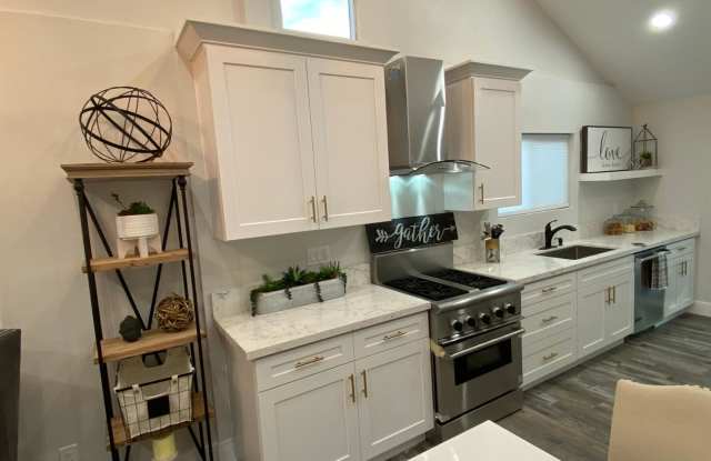 3706 Seneca Avenue Gallery 4