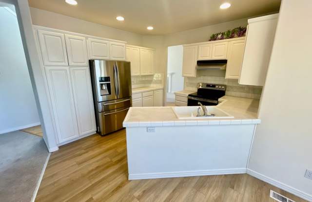 $500 first month rent credit!!! Conveniently Located Bull Mountain Home – 3 Bed, 2.5 Bath photos photos