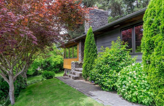 2 Level Mid-Century home for lease! Tour today! Gallery 3