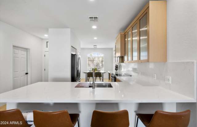1084 E SUSAN Lane Gallery 3
