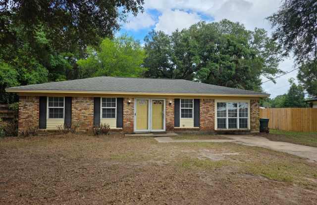 Nicely updated 3BR/1.5BA with fenced in backyard! photos photos
