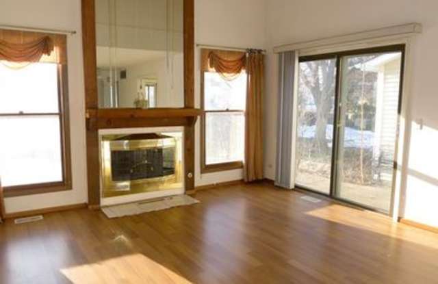 1004 Colony Lake Dr Gallery 2