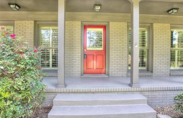 5575 Lake Forrest Drive Gallery 2