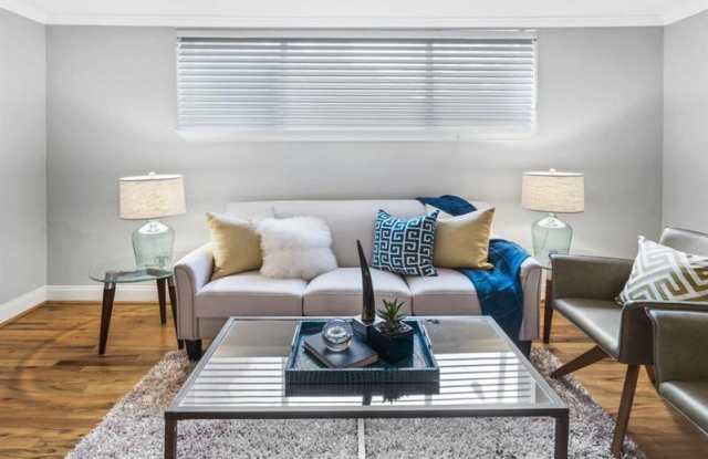 870 Glendale Terrace NE Gallery 2