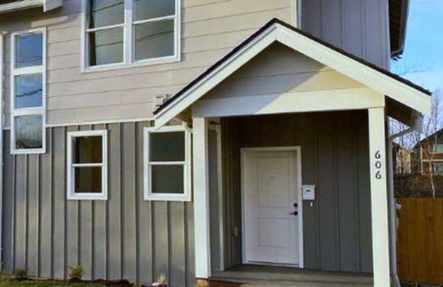 3 Bed, 2.5 Bath Available in September! photos photos