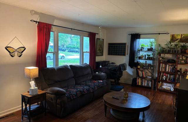 3 Bedroom, 1 Bath Ranch House- Available August 2027! Gallery 4