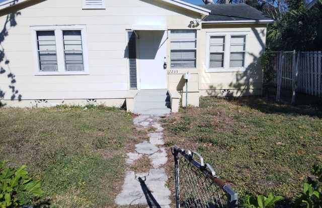Move in Special - 1/2 off 1st month's rent - 2235 14th Avenue South, St. Petersburg, FL 33712