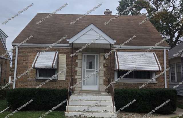 Three Bedroom Cape Cod Gallery 1