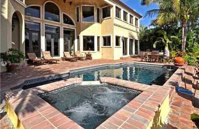 324 Coconut Isle Dr Gallery 2