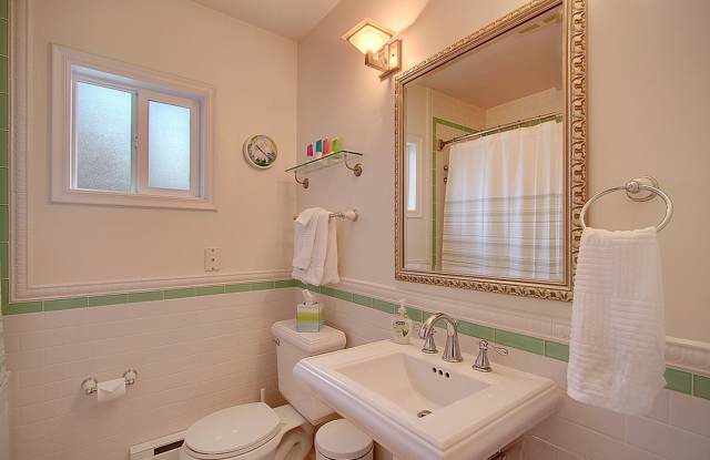 One Month Free Rent!* Furnished Cozy Bungalow Style Condo in Capitol Hill photos photos One Month Free Rent!* Furnished Cozy Bungalow Style Condo in Capitol Hill photos photos