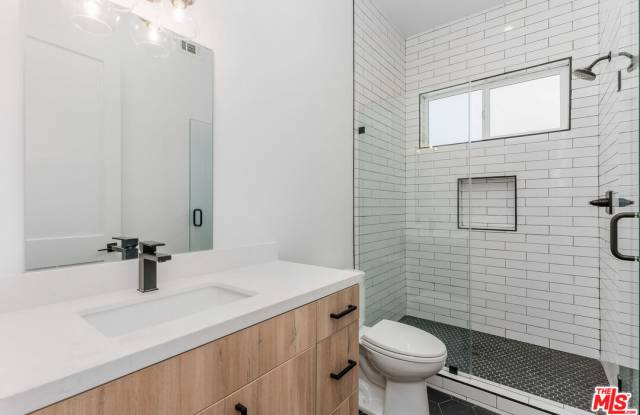 1834 Echo Park Avenue Gallery 2