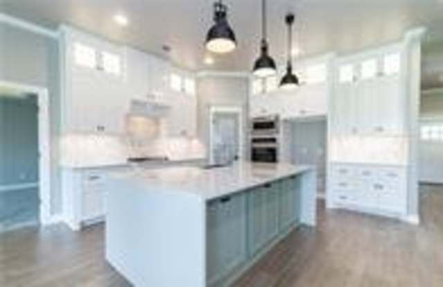 Gorgeous 4 bed 3 bath home in East Edmond- Storm Shelter Gallery 4