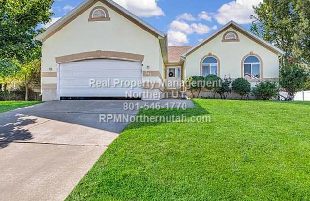 Large 5 bedroom home coming available in Layton photos photos