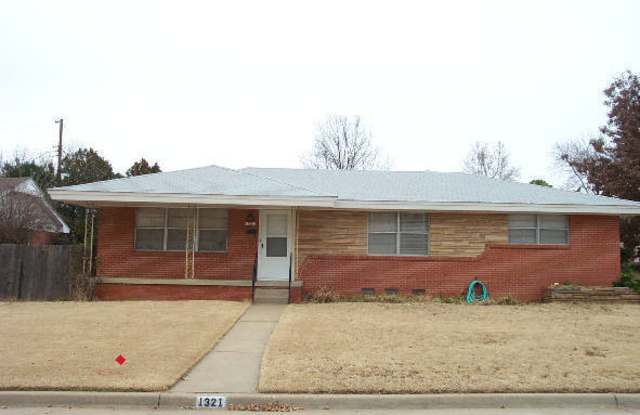 Awesome 3 Bedroom Home with Wood Floors located close to Campus!! photos photos