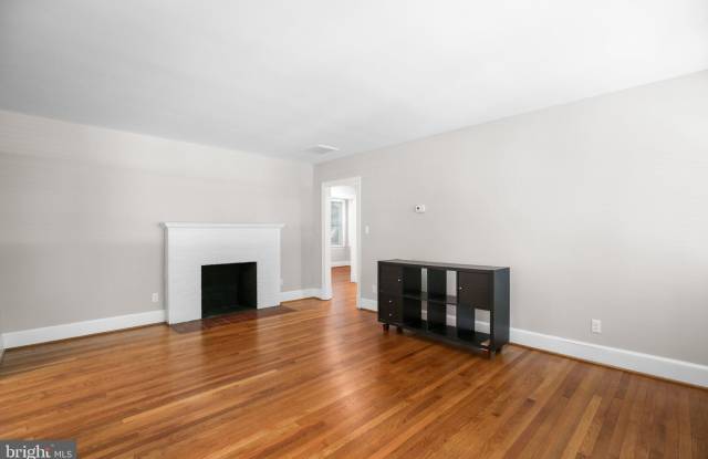 1213 STAFFORD Avenue Gallery 4