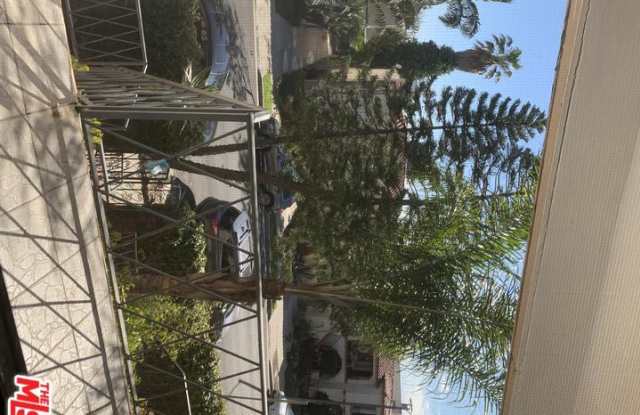 7931 BLACKBURN Avenue Gallery 2