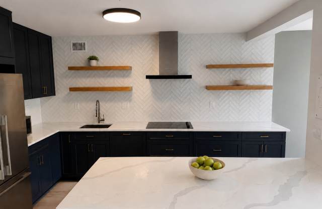 Renovated 1 bdrm /1.5 bath Condo, Utilities & Parking Included - Available Now! Gallery 3