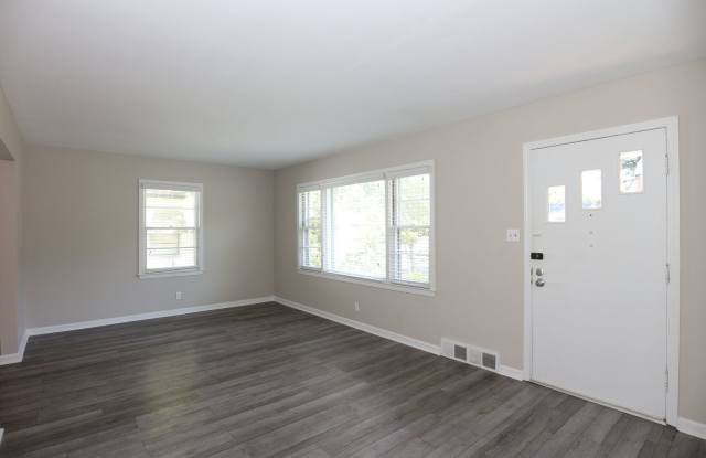 Spacious Broad Ripple 2 Bedroom Home! Gallery 3